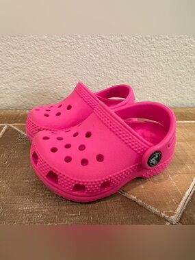 Baby Crocs Infant Clogs Hot Pink Size 2/3 Girls 2 / 3